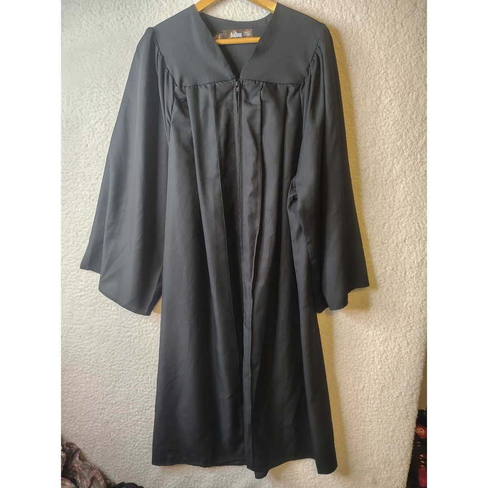 Balfour Black Graduation Gown Souvenir Academic Robe Size 48 5'3"-5'5" Matte